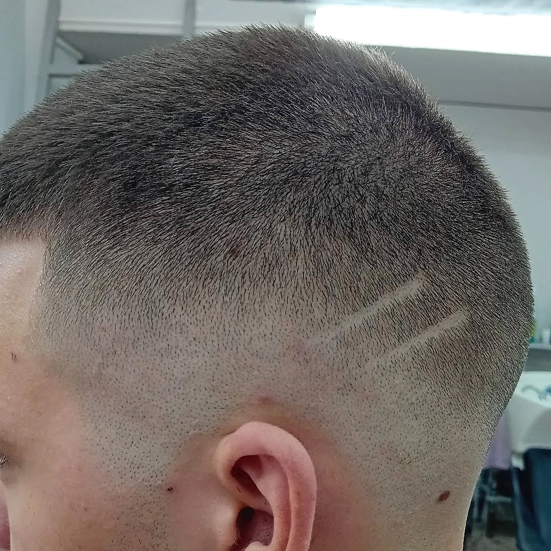 Ξυρισμένες γραμμές σε buzz, Barber Room 77