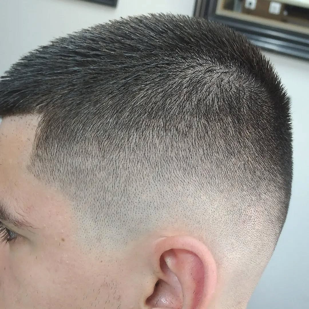 Γραμμές σε fade, Barber Room 77